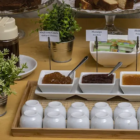 河畔套房酒店