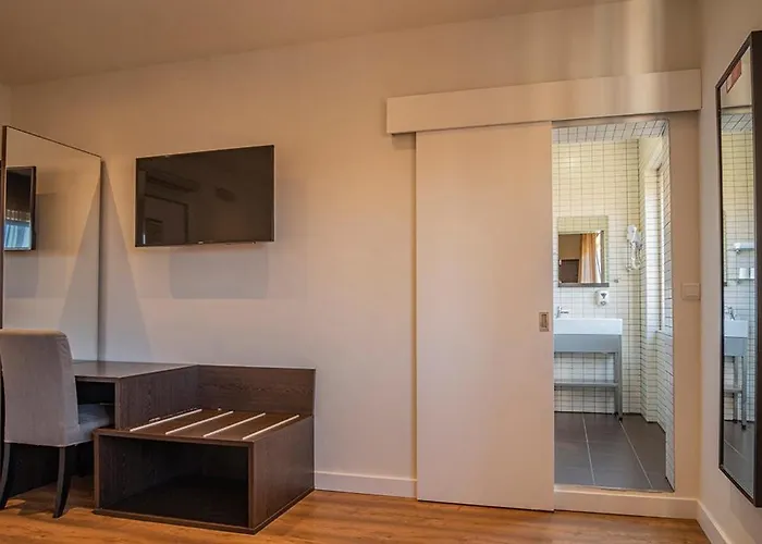 Πανσιόν Riversuites